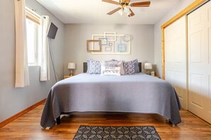 1 bedroom, desk, iron/ironing board, WiFi