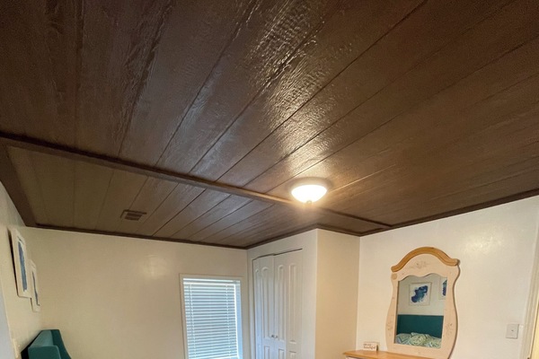 6 chambres, coffres-forts dans les chambres, fer et planche à repasser