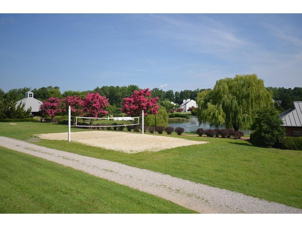 Crozy One Bedroom Condo Upstairs- Full Kitchen