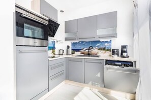 Refrigerador, horno, parrilla de estufa y lavavajillas 