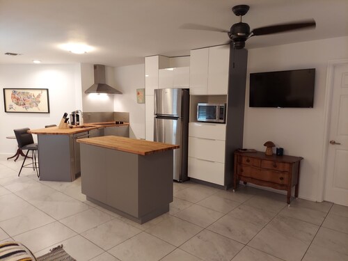 Lake House to be leased with Main house: 2042348