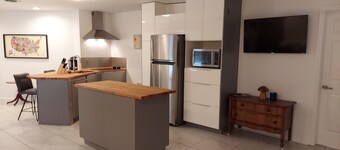 Lake House to be leased with Main house: 2042348