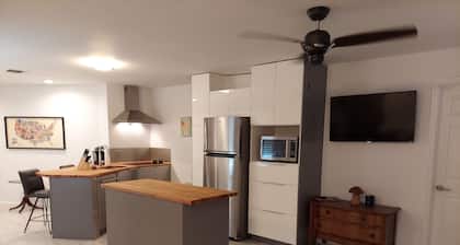 Lake House to be leased with Main house: 2042348