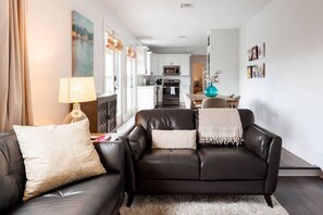 Een televisie en een kantoor