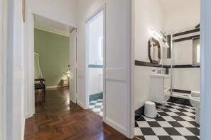 Dusche, Haartrockner, Bidet