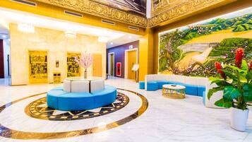 Coin salon dans le hall