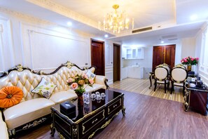 Presidential Room | Living room | Smart TV - Sakura Hotel (Hoa Binh)