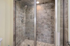 Douche, serviettes fournies