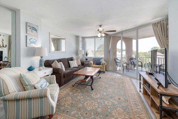 North Breakers 501 - Living Space with patio access