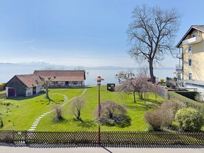 Property grounds - Comfortable Apartment “OG1” in “Heinemann Guest House” Directly on Lake Constance (Langenargen)