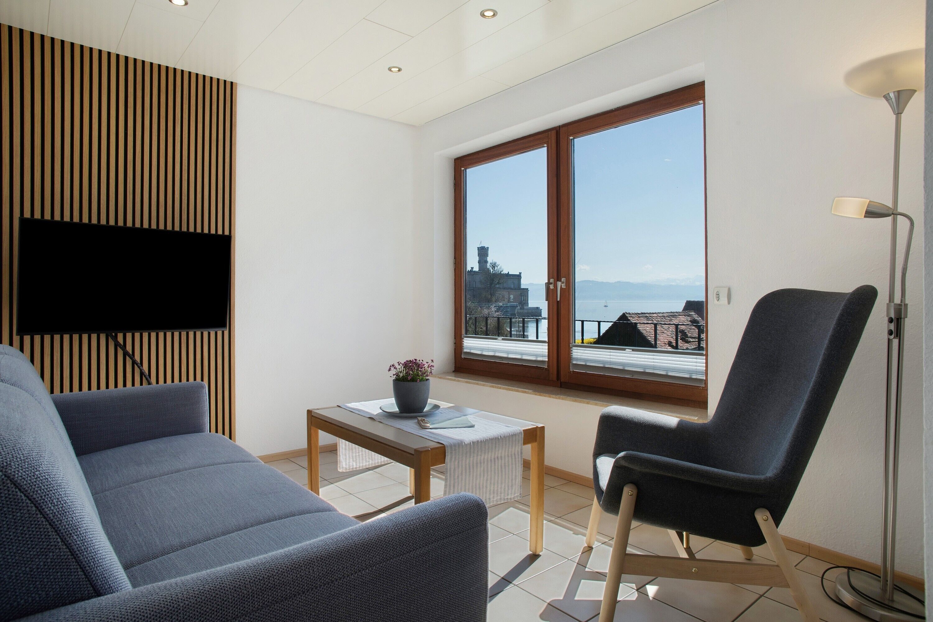 Televisión, tenis de mesa y estéreo 