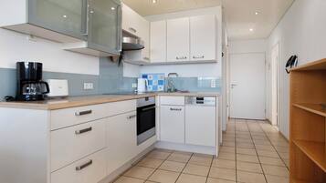 KĂŒhlschrank, Ofen, Herdplatte, GeschirrspĂŒler