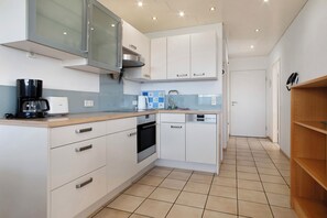 Kühlschrank, Ofen, Herdplatte, Geschirrspüler