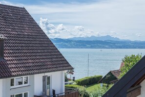 Exterior - Holiday apartment in the "Gästehaus Heinemann" directly on Lake Constance with Wi-Fi (Langenargen)