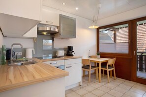 Geladeira, fogão, cooktop, lava-louças