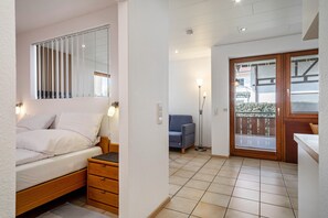 1 habitación, tabla de planchar con plancha, wifi gratis y ropa de cama 