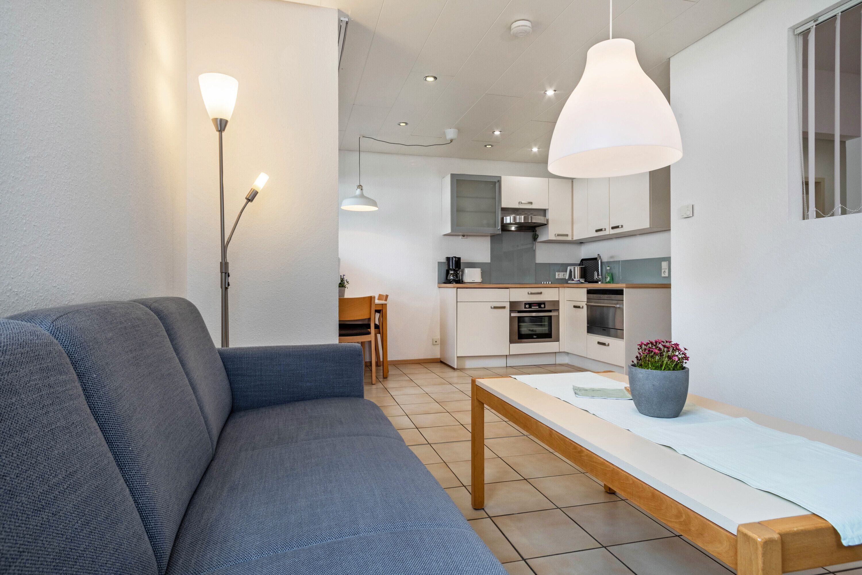 Fernseher, Tischtennisplatte, Stereoanlage