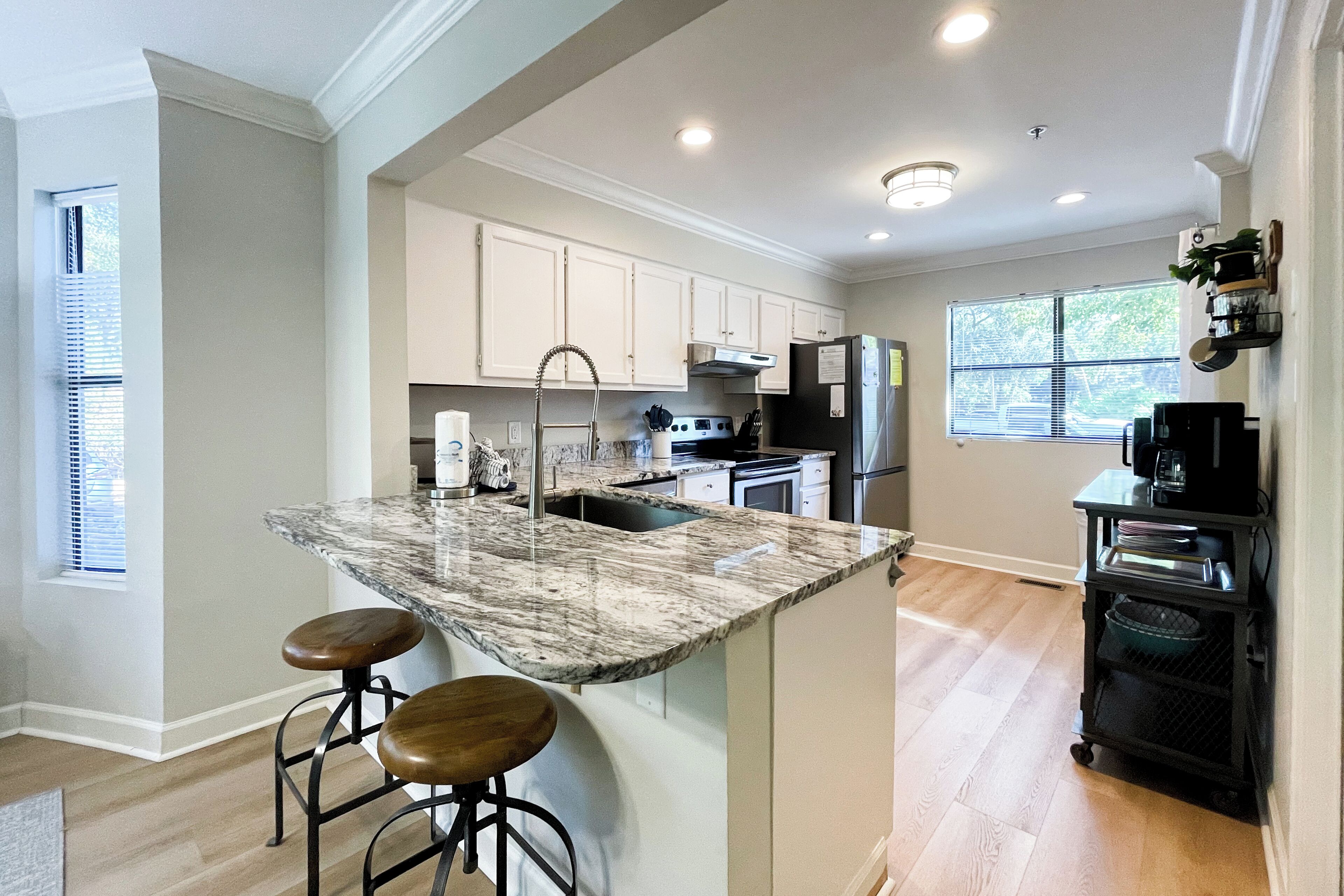 Fridge, microwave, stovetop, dishwasher