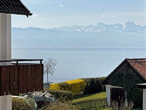 Property grounds - Holiday Apartment in the "Gästehaus Heinemann" directly on Lake Constance (Langenargen)
