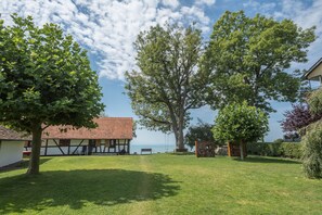 Property grounds - Holiday Apartment in the "Gästehaus Heinemann" directly on Lake Constance (Langenargen)
