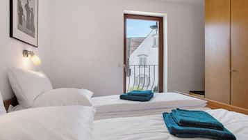 2 bedrooms, iron/ironing board, free WiFi, bed sheets