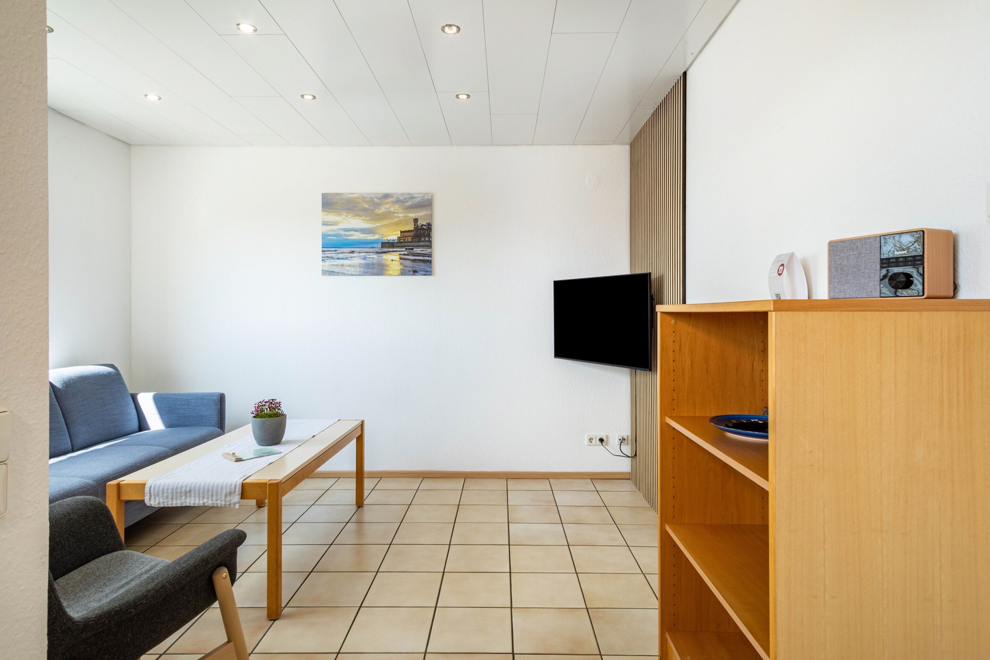 TV, table tennis, stereo