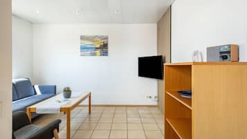TV, table tennis, stereo