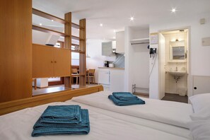 1 slaapkamer, een strijkplank/strijkijzer, gratis wifi, beddengoed