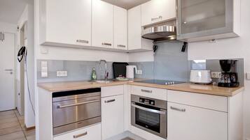 Kühlschrank, Ofen, Herdplatte, Geschirrspüler