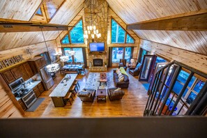 Televisión, chimenea, Netflix y futbolito