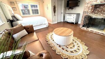4 bedrooms, iron/ironing board, travel crib, free WiFi