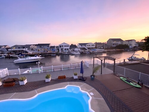 POOL, TIKI BAR, WATERFRONT  home, 8 LBI Beach passes in Mystic Island NJ 