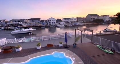 POOL, TIKI BAR, WATERFRONT home, 8 LBI Beach passes in Mystic Island NJ