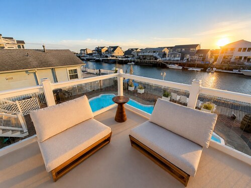 POOL, ROOF TOP BAR, WATERFRONT, SUNSETS, sleeps12-15, LBI Beach passes,fire pit