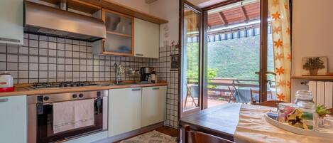 Mikrowelle, Ofen, Geschirrspüler, Gefrierschrank