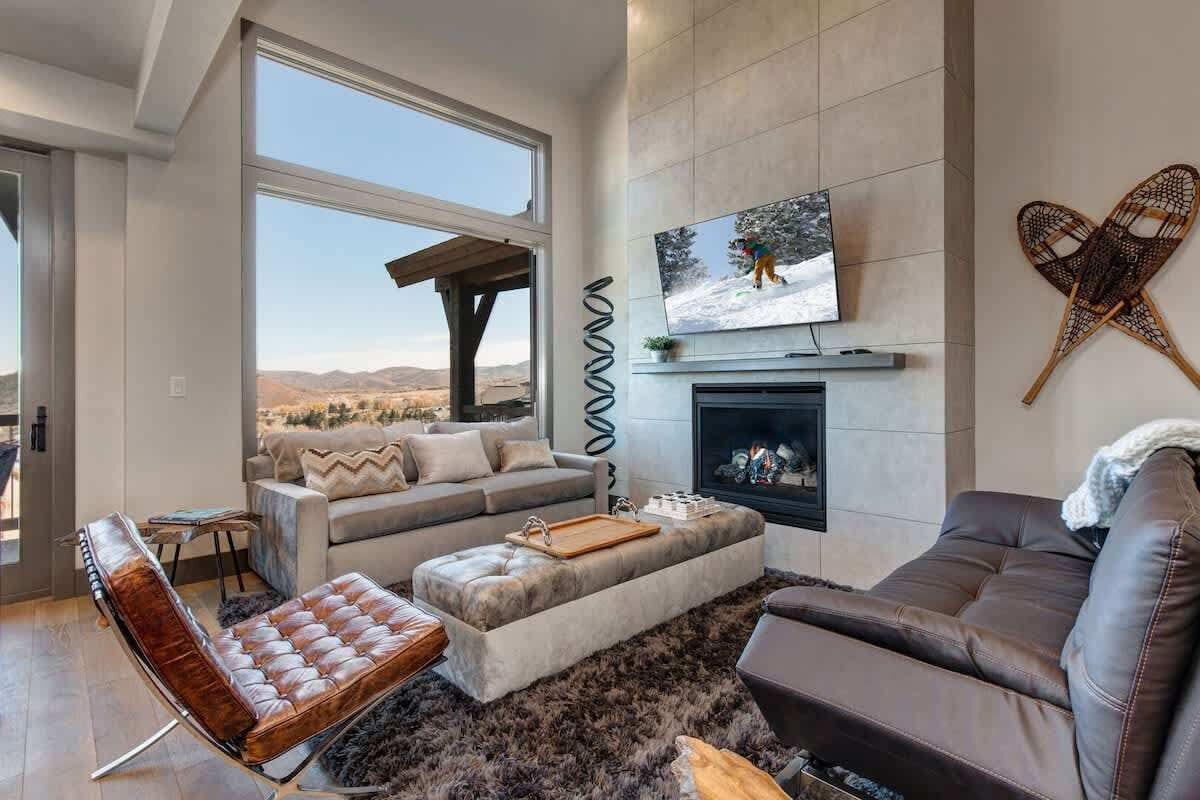 TV, fireplace, offices