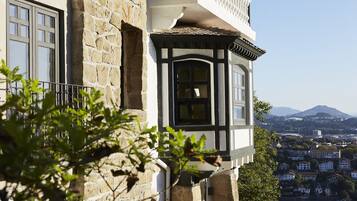 Junior tweepersoonskamer | Luxe beddengoed, donsdekens, bedden met traagschuimmatrassen