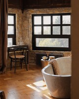 Habitación junior doble | Baño | Artículos de higiene personal gratuitos, secador de pelo y albornoces