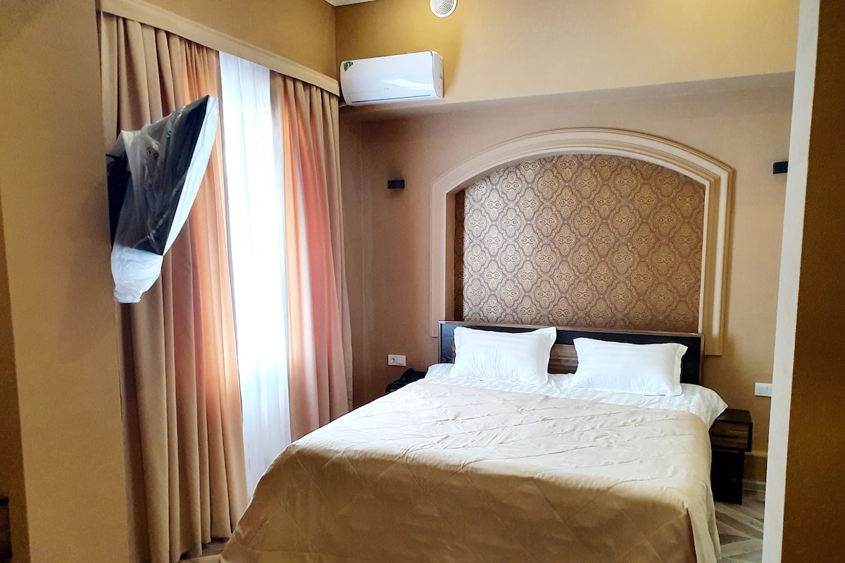 Signature Double Room, 1 Bedroom | Premium bedding, in-room safe, desk, blackout drapes