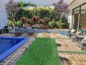 Outdoor pool, sun loungers