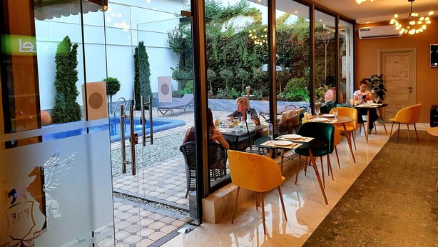 Breakfast area