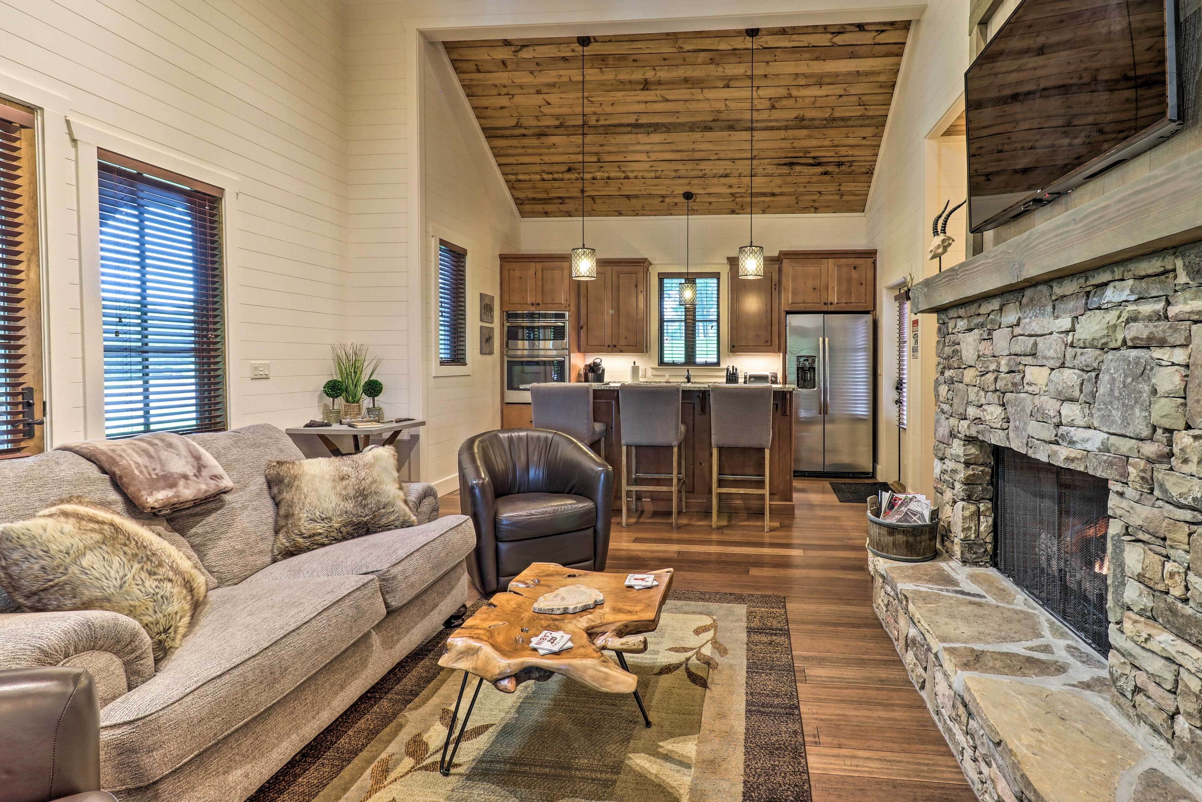 Rural Glenville Craftsman - Hike, Fish & Relax!