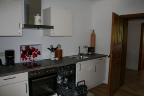 Réfrigérateur, four, plaque de cuisson, lave-vaisselle