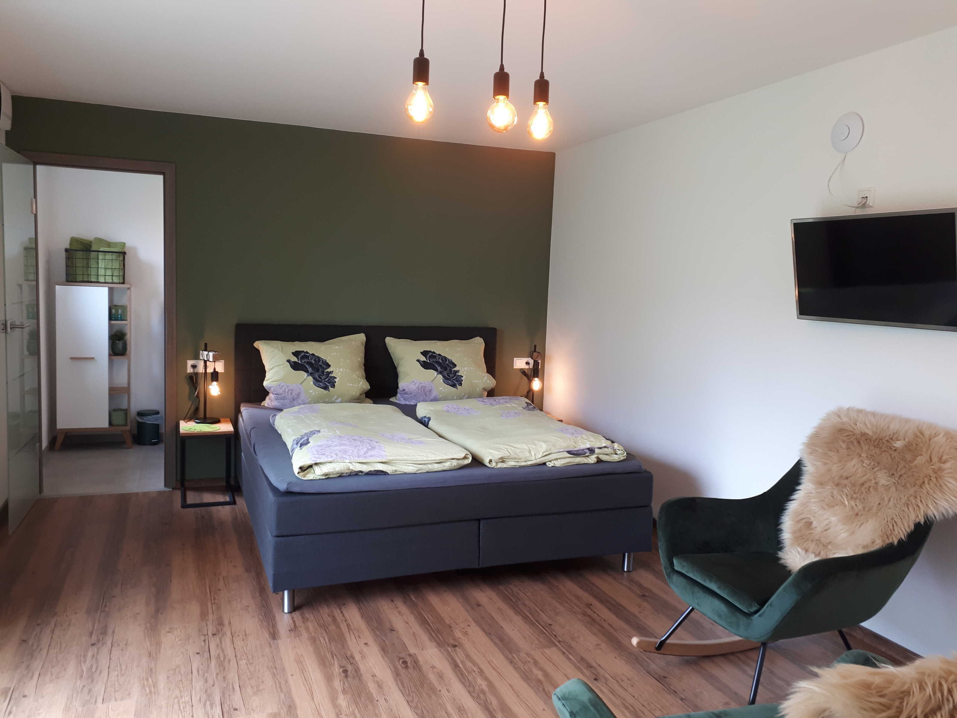 1 bedroom, travel crib, WiFi, bed sheets