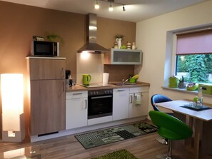 Kühlschrank, Mikrowelle, Ofen, Geschirrspüler