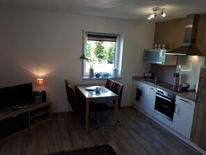 Kühlschrank, Mikrowelle, Ofen, Geschirrspüler