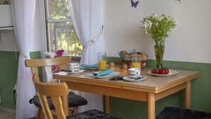 Coffee/tea maker, fridge, stovetop - Ferienwohnung "nige Ooge 10" (Cuxhaven)