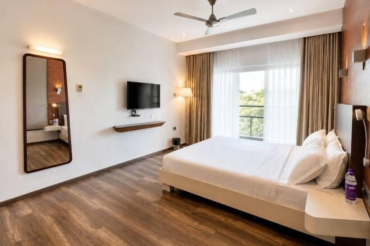 Espacio para trabajar con laptop y wifi gratis 