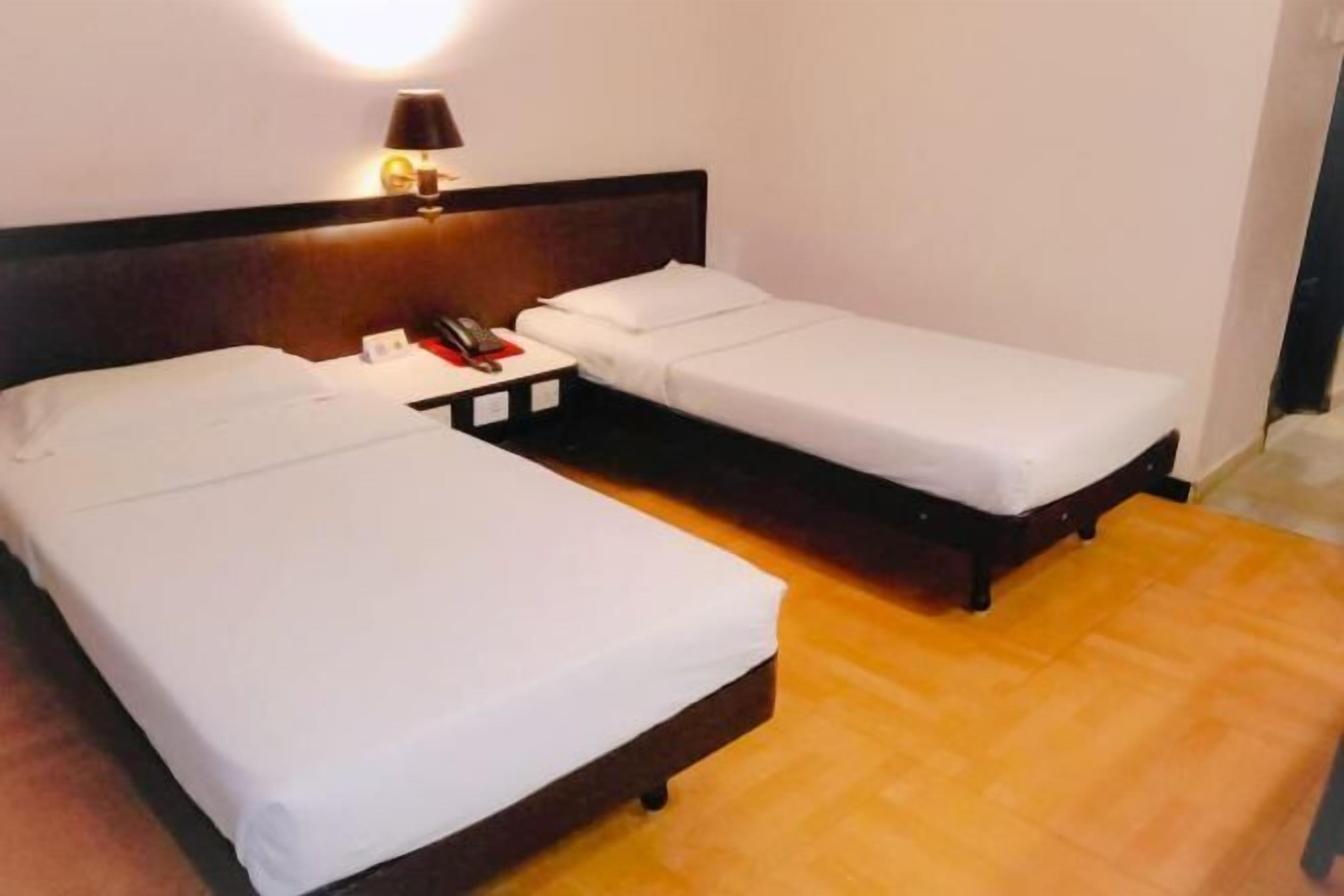 ノートパソコン用作業スペース、WiFi (無料)