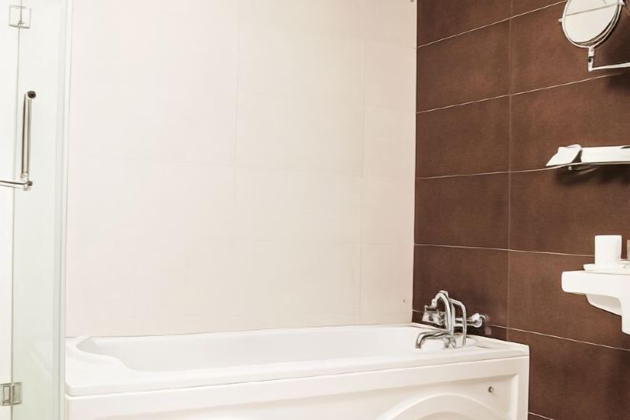 バスルーム | シャワー、バスアメニティ (無料)、タオル